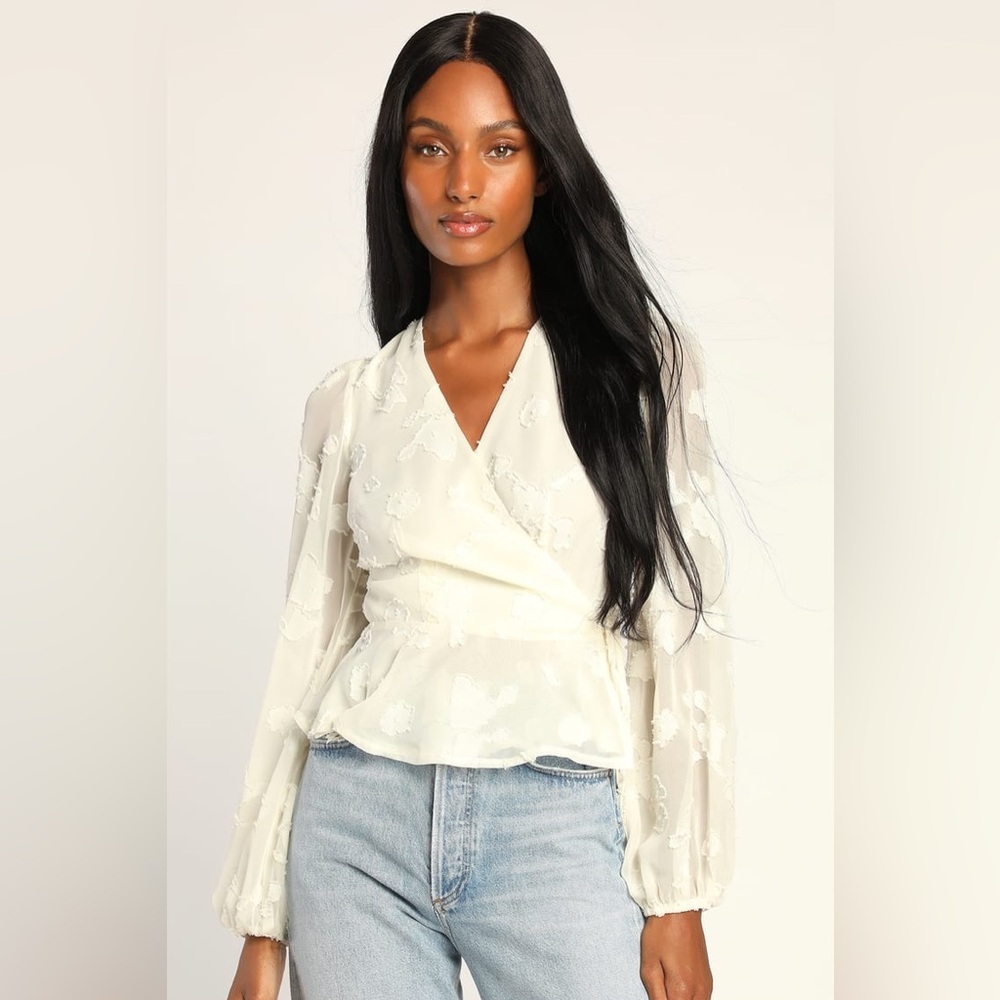 Lulus Floral Wrap Top

Elegant Image Ivory Floral Burnout Long Sleeve Wrap Top